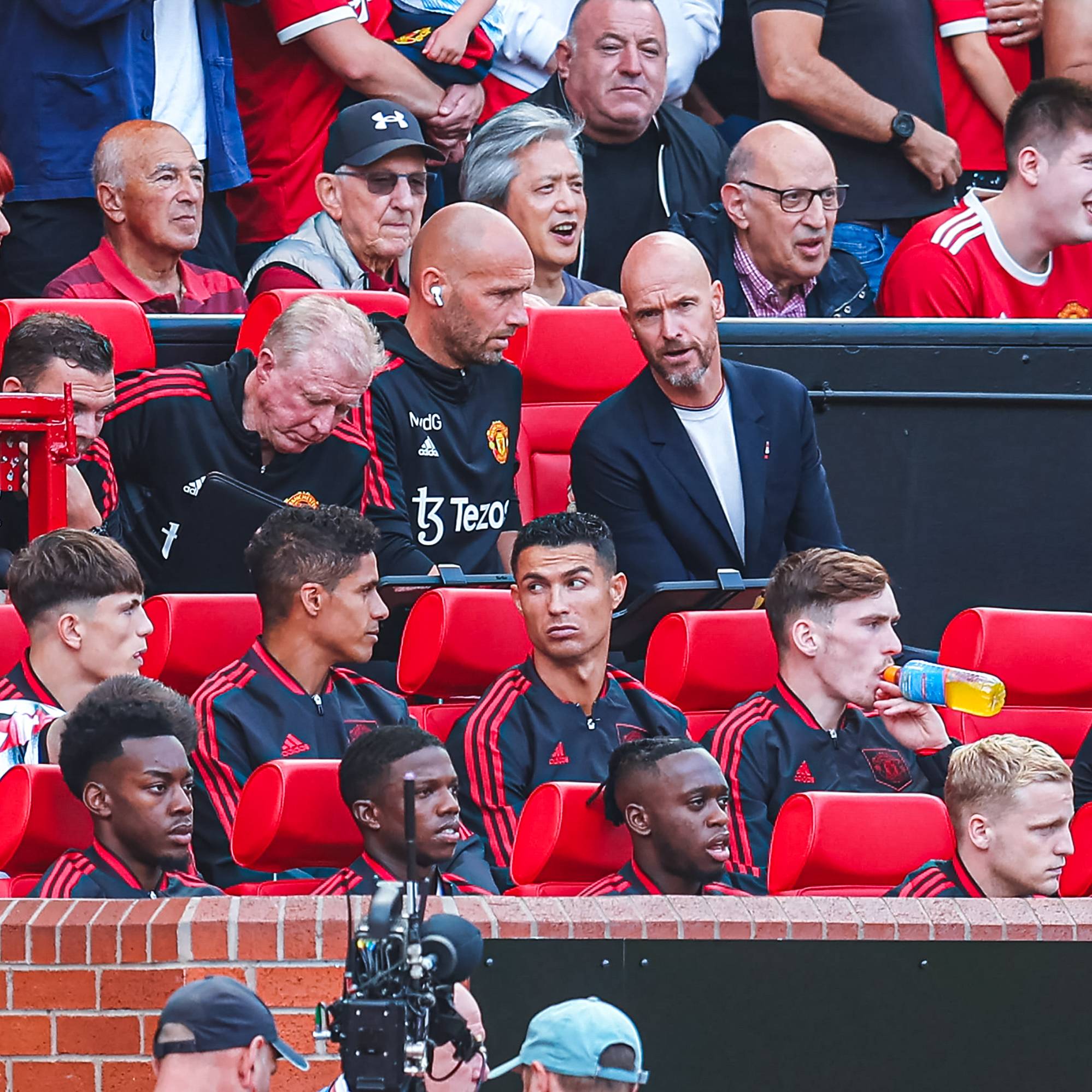 滕哈格为什么让安东尼只上一分钟,滕哈格回应下课呼声：外界不懂球