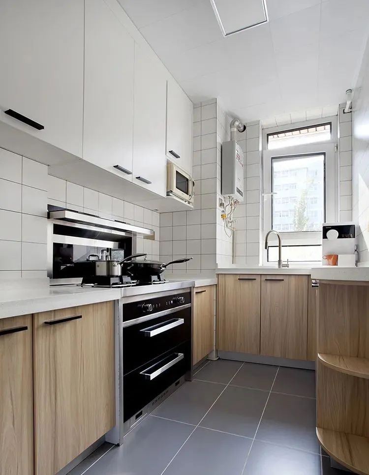 40㎡两室，狂打10处柜子，还住下一家四口人，绝了