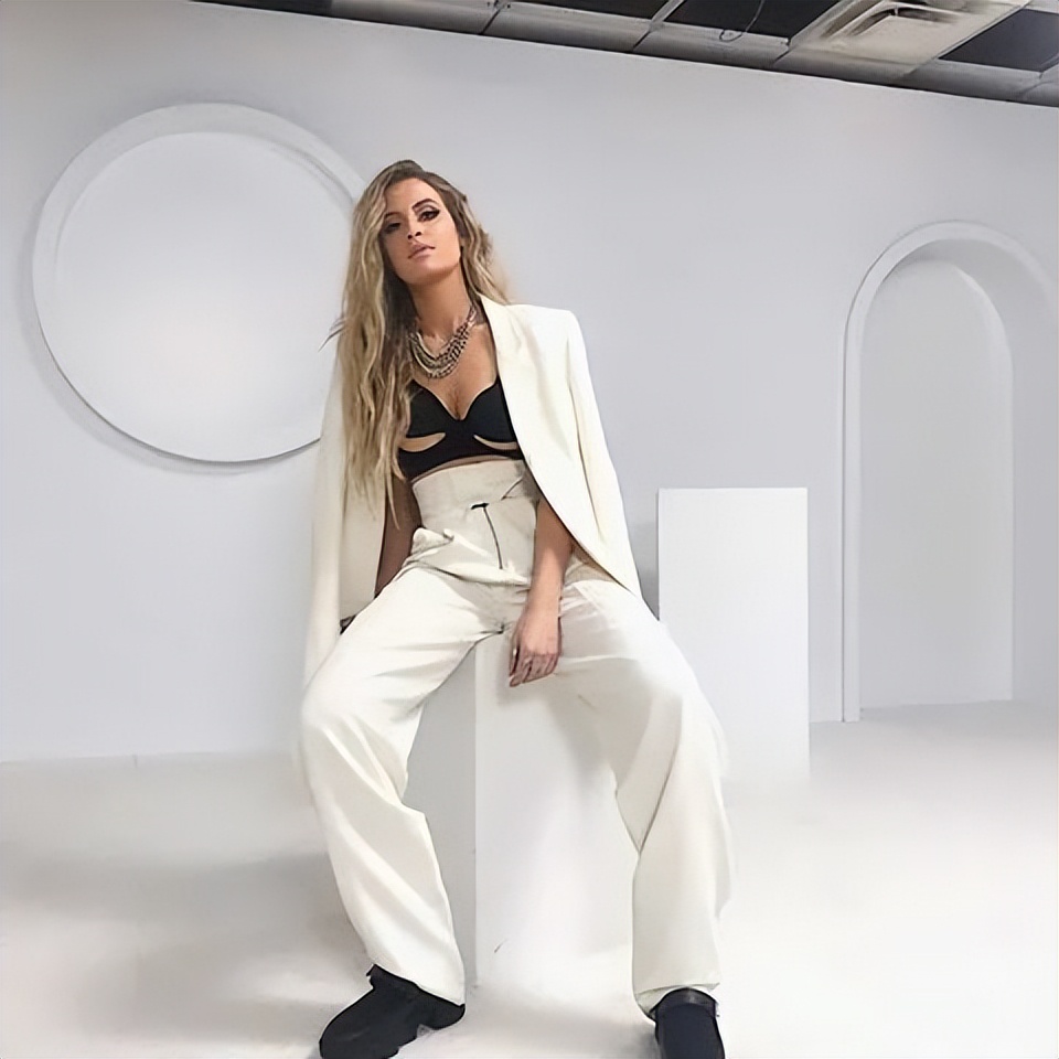 她半裸，姬情，写歌怼前任