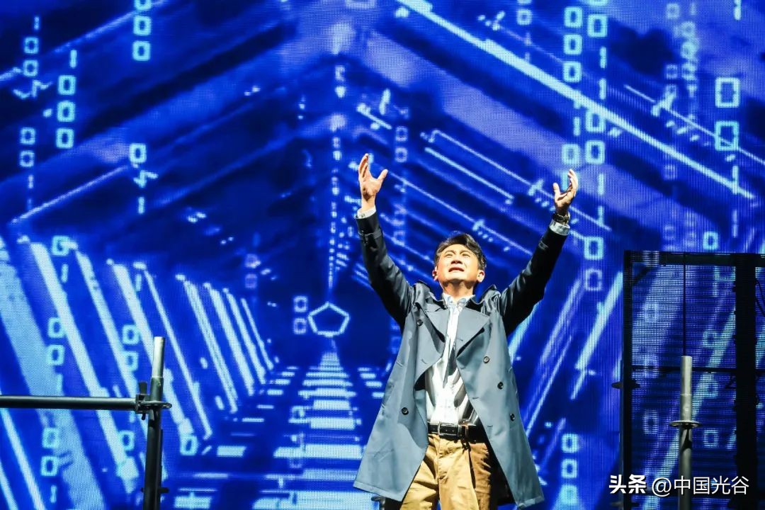 追光20年,造出“中国芯”!这位光谷人的故事被搬上话剧舞台