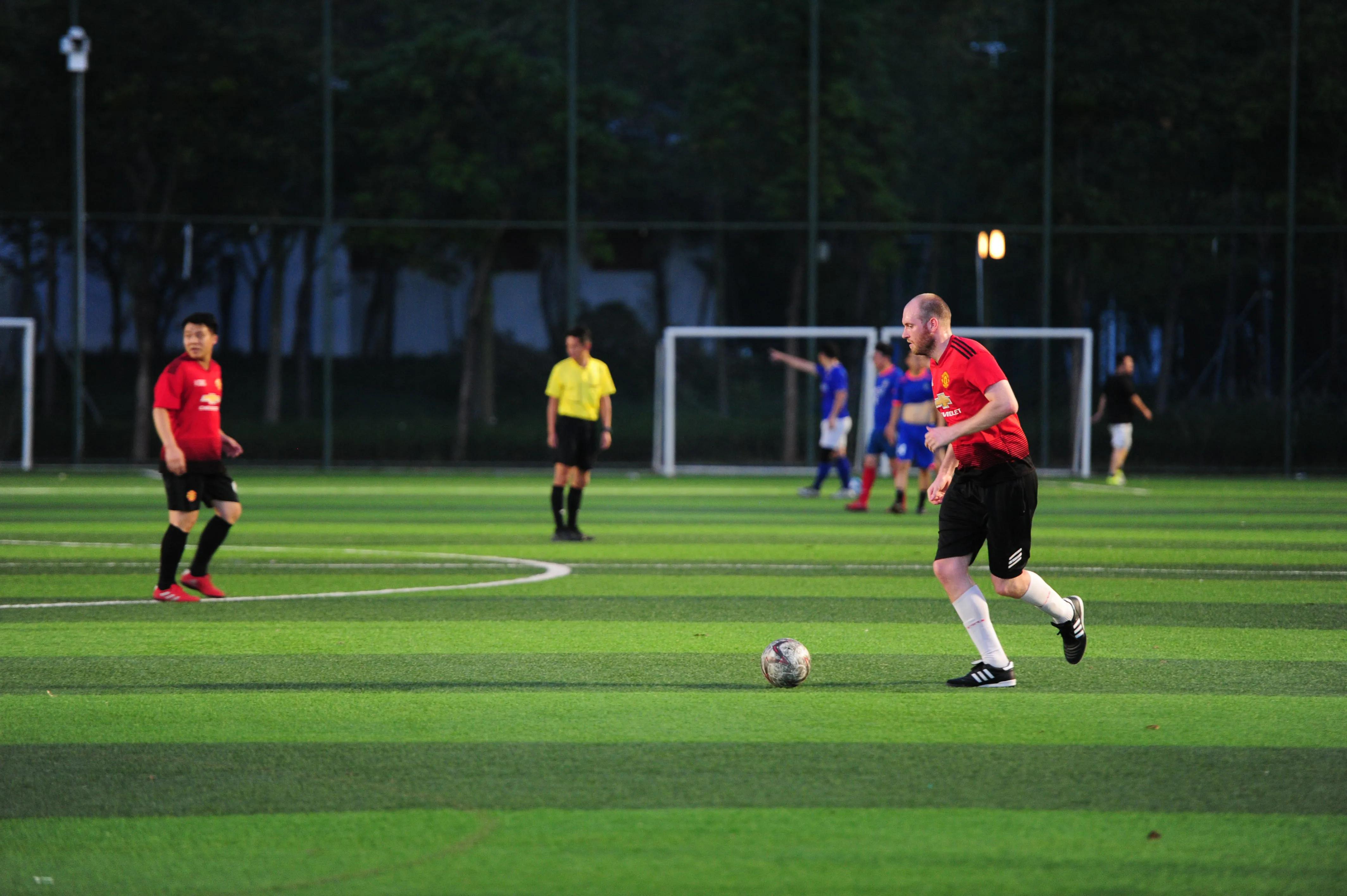 狮子山激战欧洲联队,促进国际友谊交流