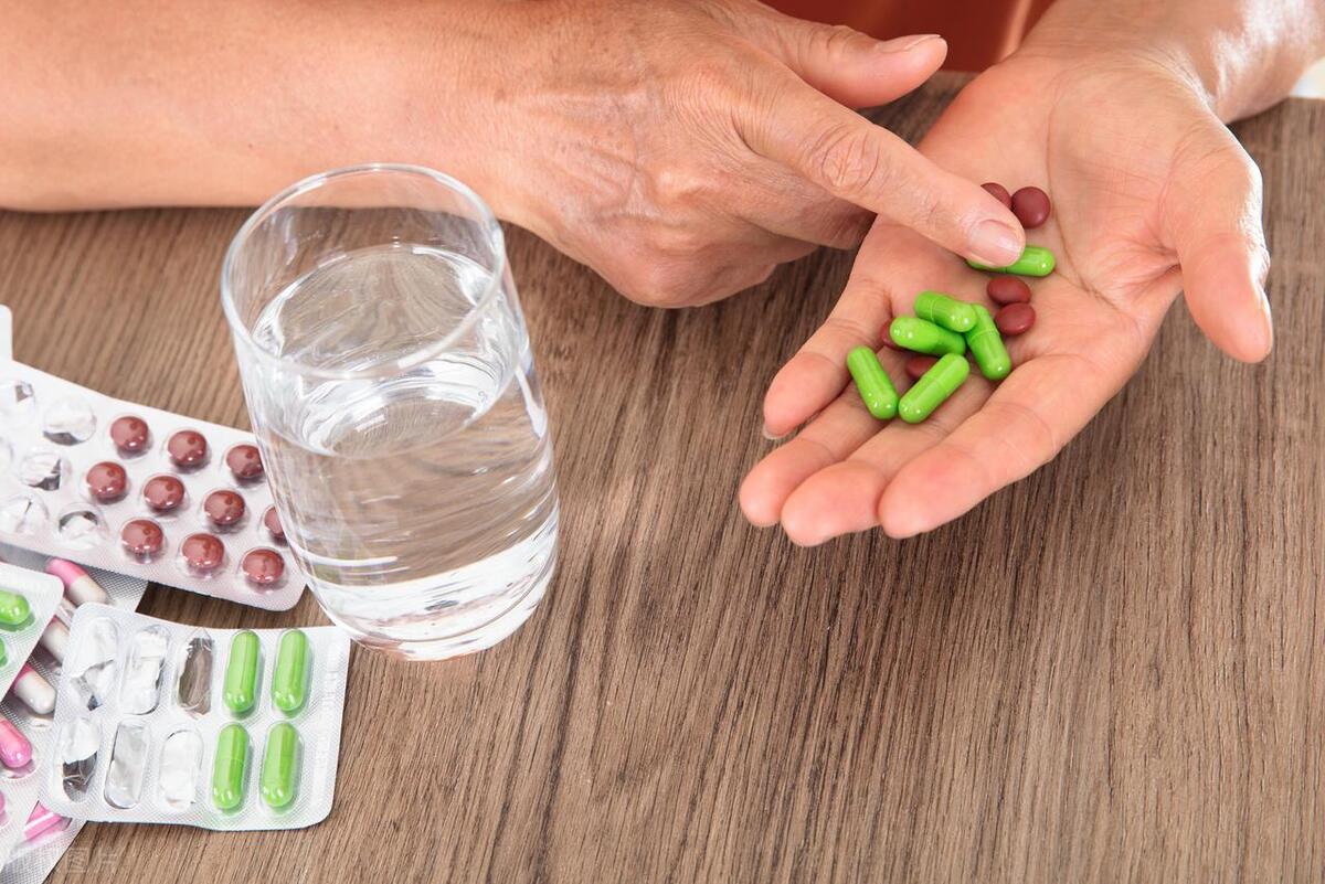 冠心病放支架好还是药物治好,冠心病是放支架还是保守治疗