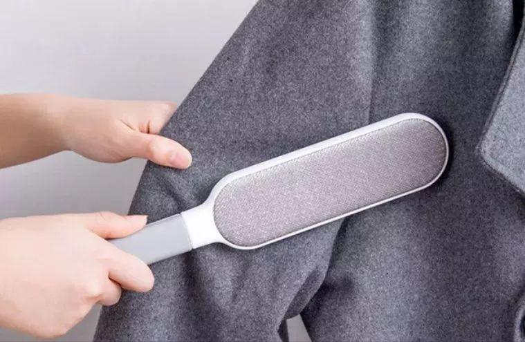 黑色衣服粘毛怎么处理小技巧,衣服粘毛小技巧