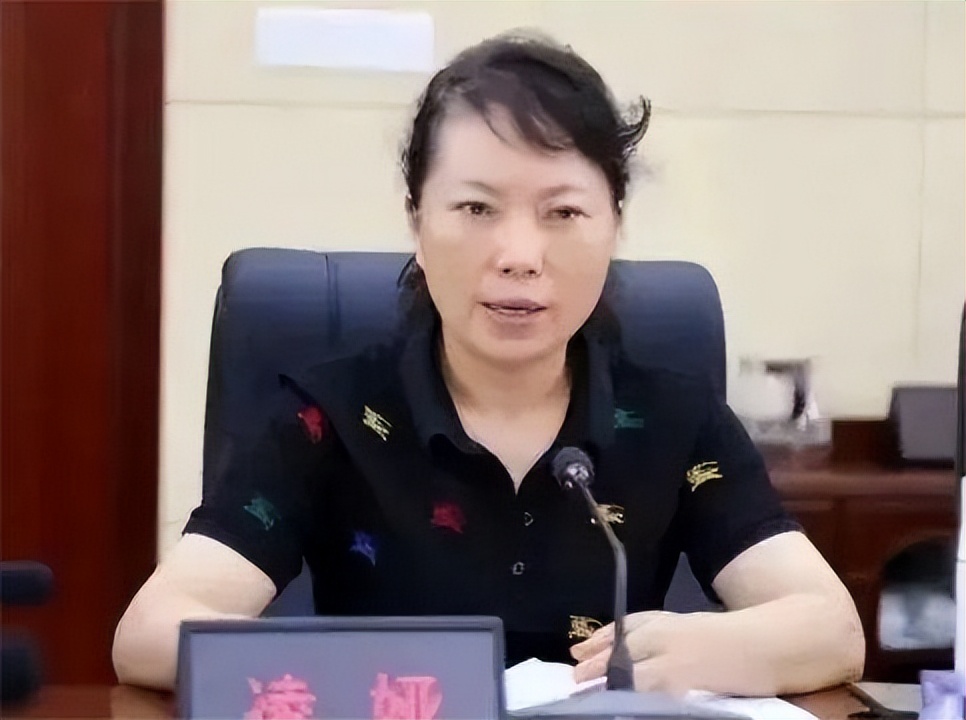 警花副局长聚众吸毒,迫使下属与其发生关系,三观尽毁无下限