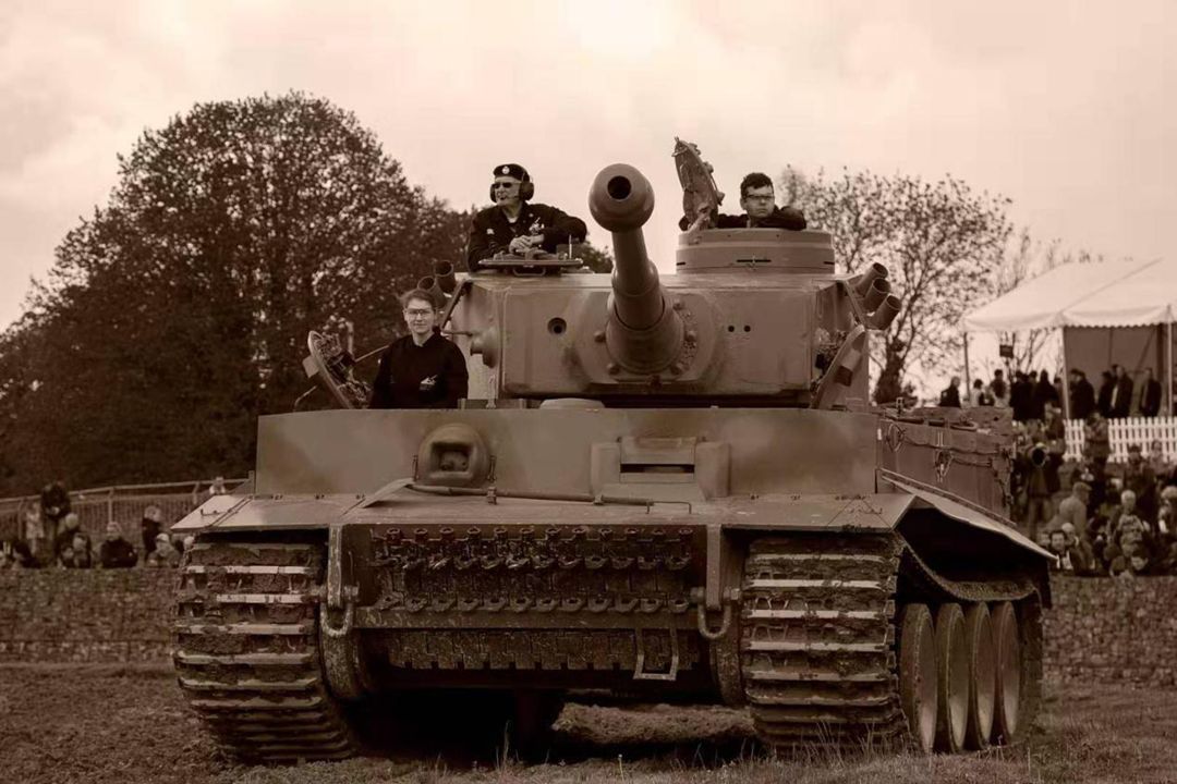 二战的虎式坦克遇到现代虎式坦克,现在虎式坦克还厉害么