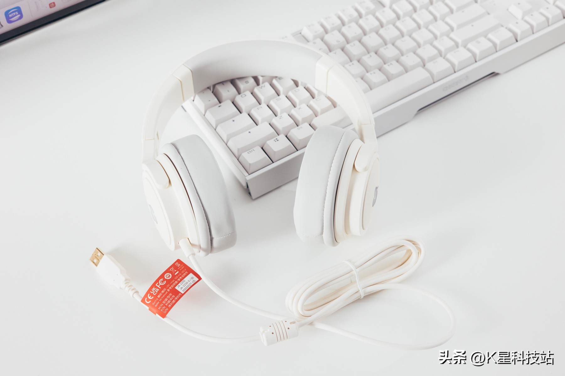 我的桌面我做主，一套平淡无奇白色系生产力+重度娱乐桌面分享