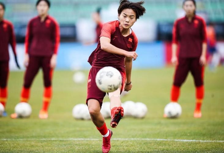 女足王霜我们从来没有放弃,女足王霜再度留洋