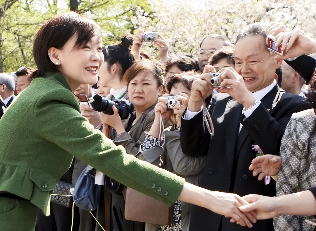 日本前首相安倍晋三演讲时被枪杀,安倍晋三演讲时胸部中枪死亡