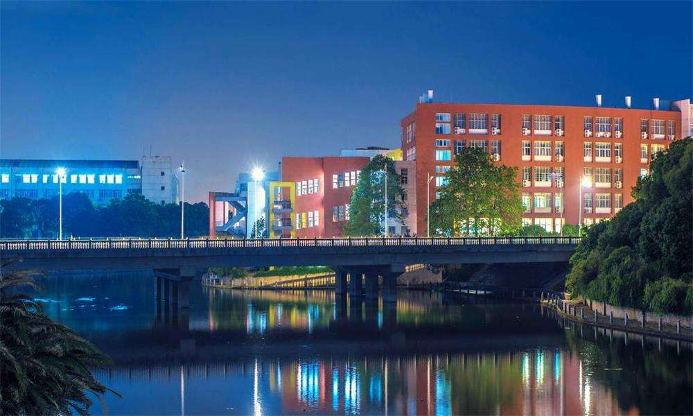 郑州三大有名大学,福州大学郑州大学南昌大学哪个好