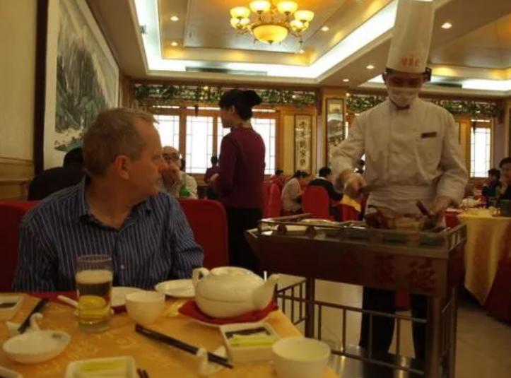 全聚德现在还收服务费吗,全聚德走下神坛