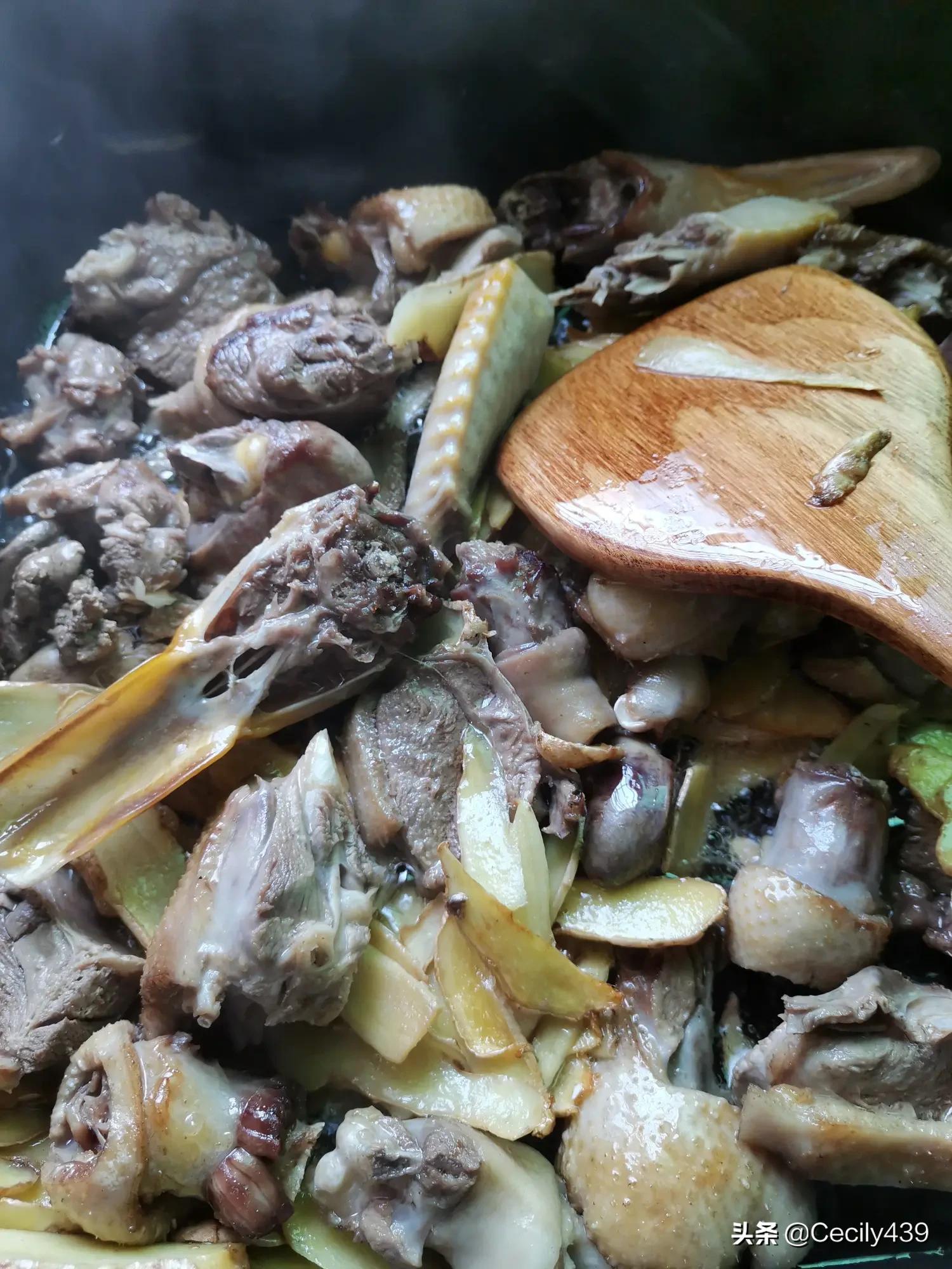 大厨教你做姜母鸭比烤鸭好吃百倍,大厨姜母鸭最正宗的做法