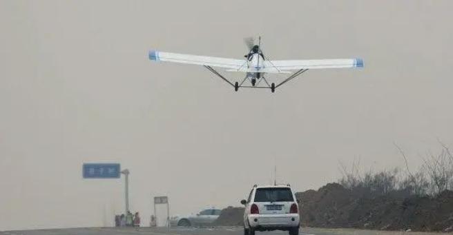 大学生自制飞机起飞,大学生自制轻型飞机