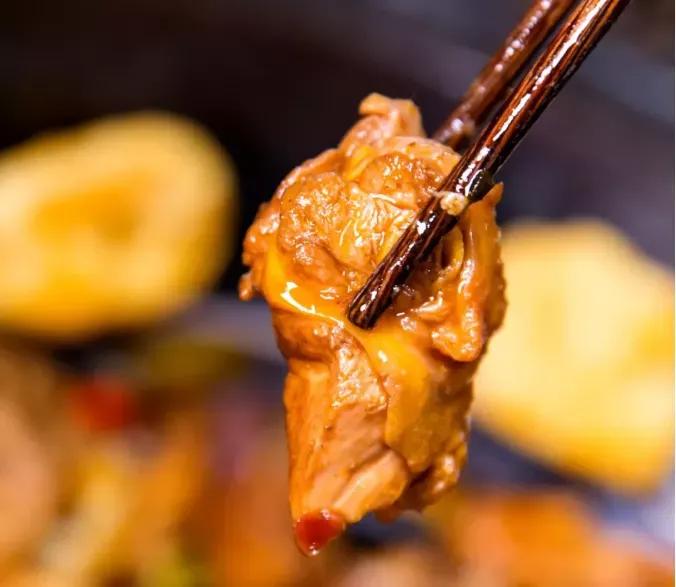 美味柴火鸡铁锅炖,美味柴火鸡汤