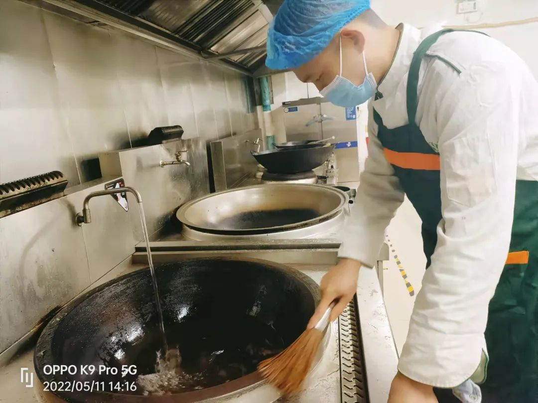 落实防疫政策全力开学护航-郑州市第八十八中学在行动