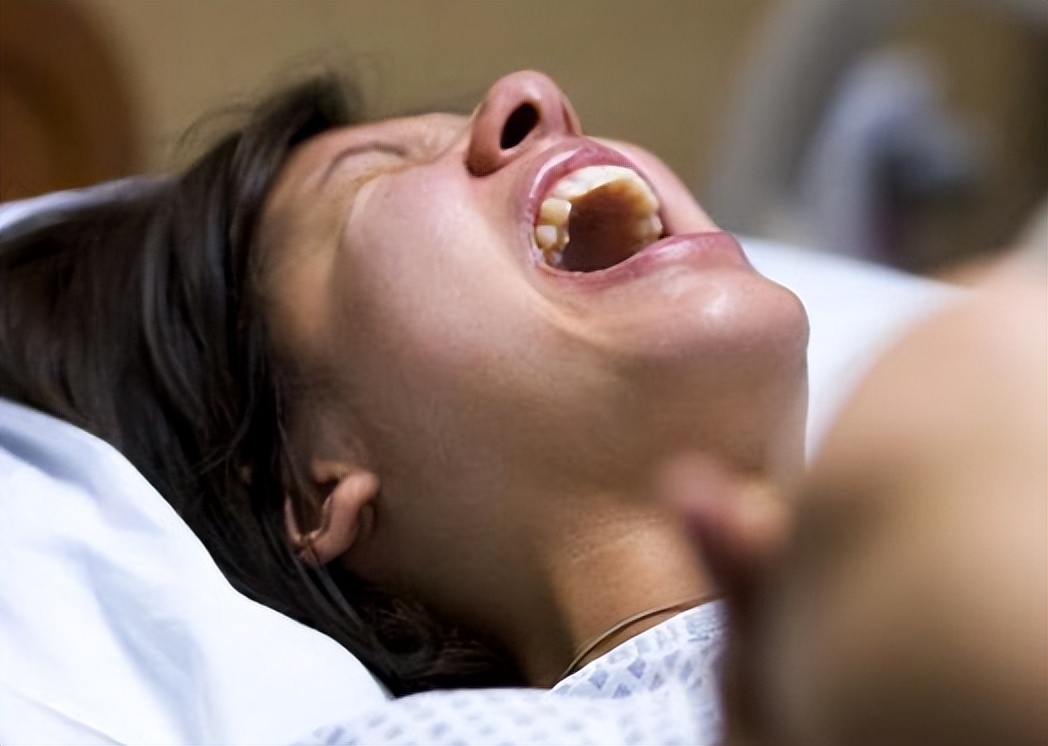 女孩怀孕的时候能查出父亲是谁吗,怀孕多久能查出孩子的亲生父亲