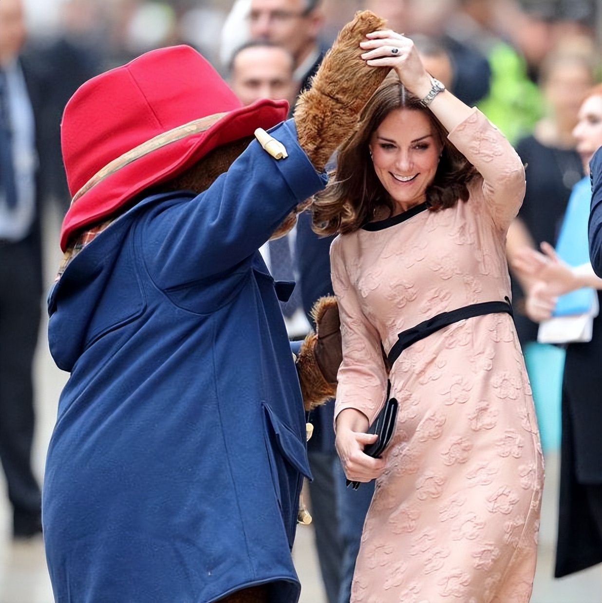 凯特参加威廉婚礼照片,凯特威廉甜蜜瞬间