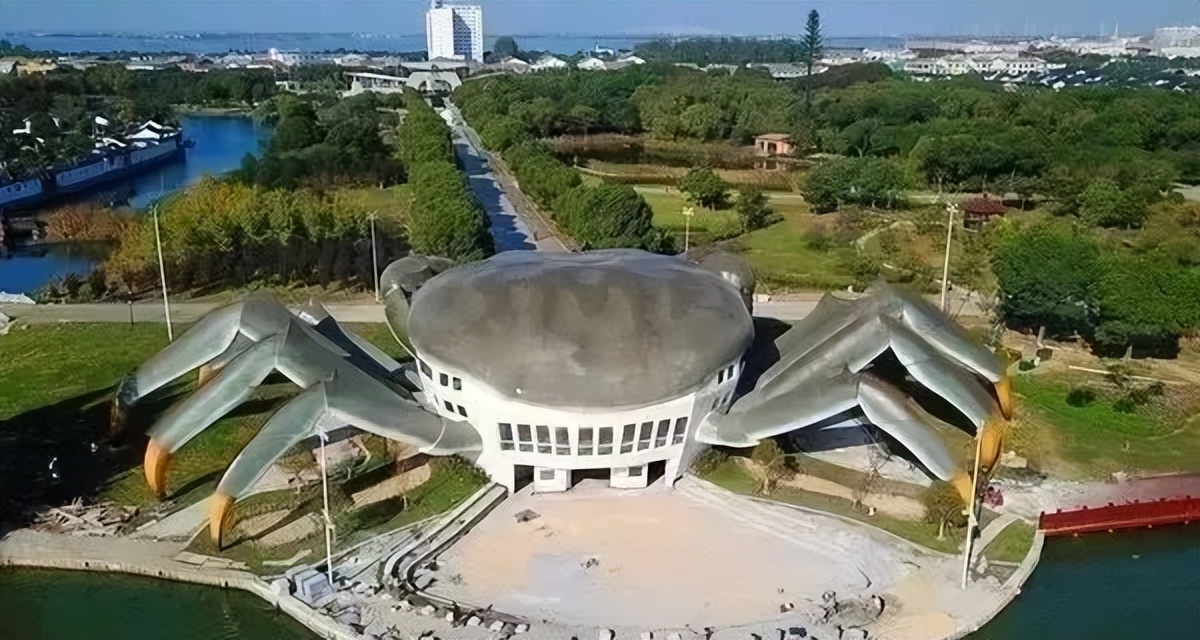 上海“出柜大楼”火出圈了，网友：柜子成精，“柜”到离谱！