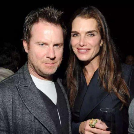 波姬·小丝：我10岁全裸出镜，20岁仍是完璧之身，往事已不堪回首