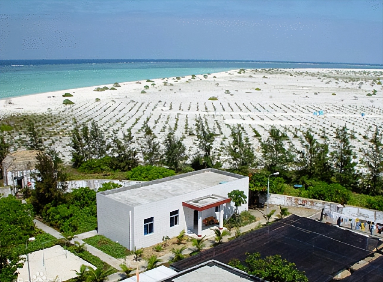 中建岛离越南最近的岛,中建岛与越南的位置