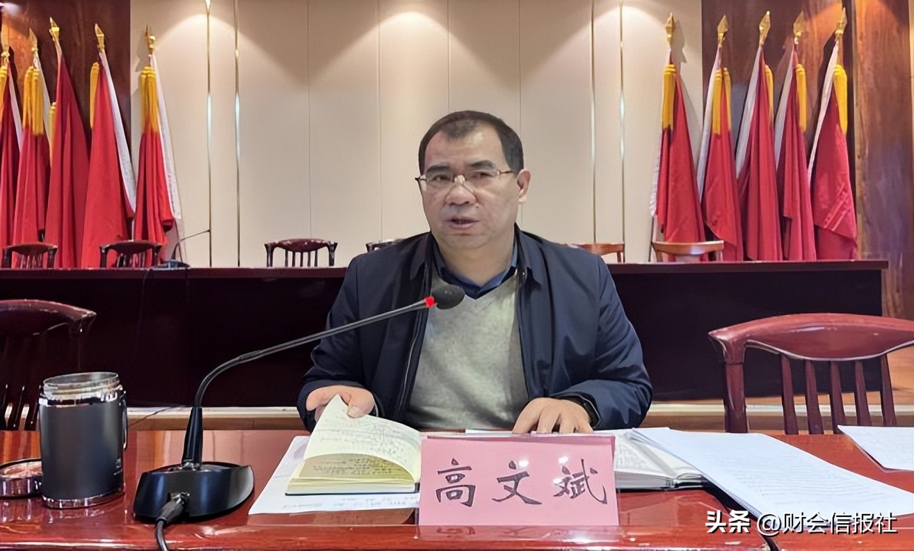 让青春与基层撞个满怀——柳林镇召开到村任职大学生“心连心”座谈会