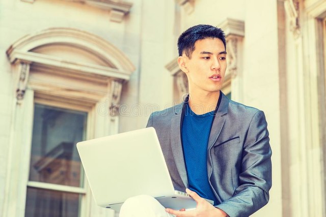 穷小子出国留学变成亿万富翁,穷小子去外国留学