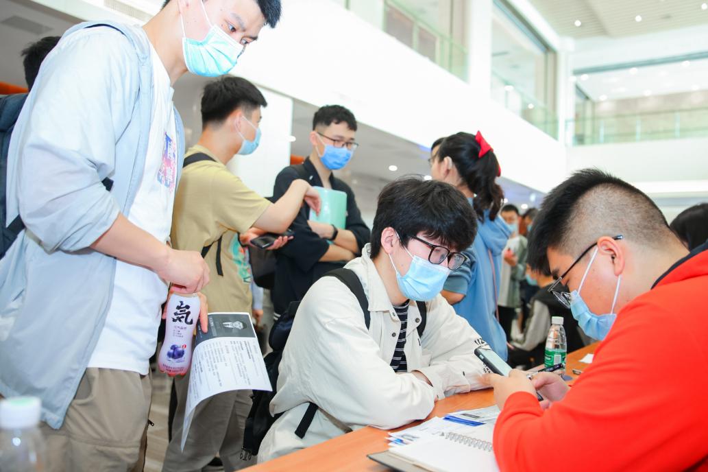 男生选什么专业工资待遇前景好,男生选的专业哪些就业率高