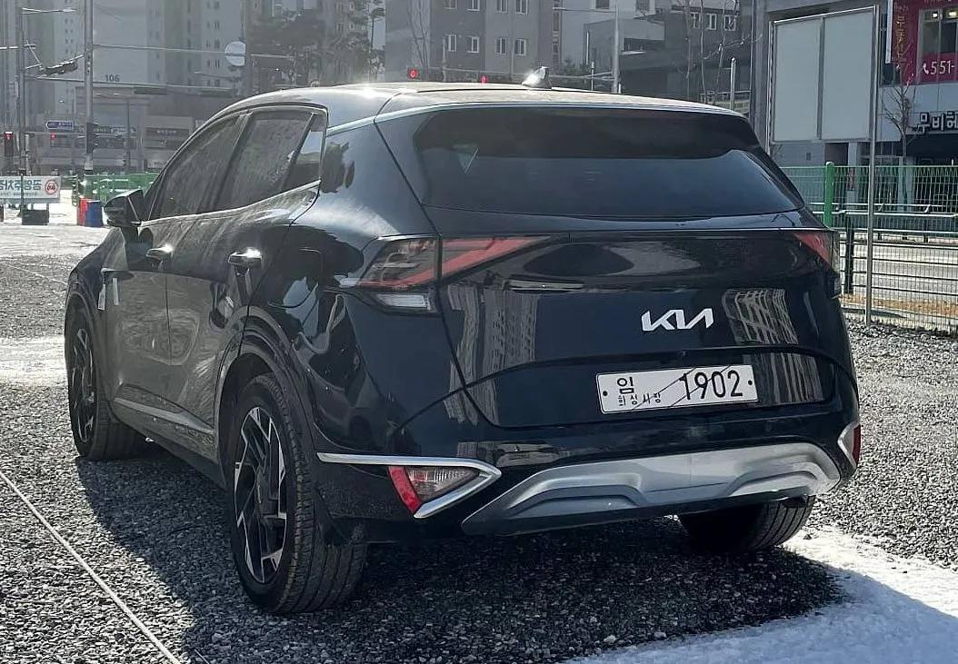 比预想的好看！新一代狮跑海外实拍，新增运动套件，联体屏是亮点