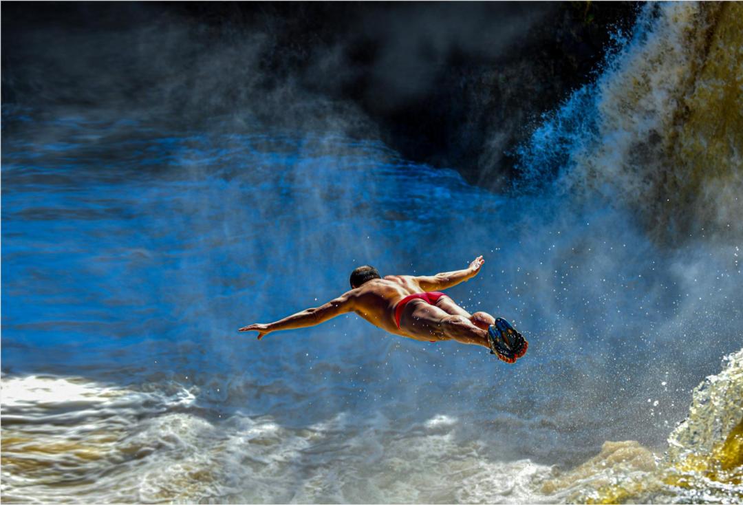 用AI绘图给黑龙江夏季避暑旅游，做几件“事件营销”