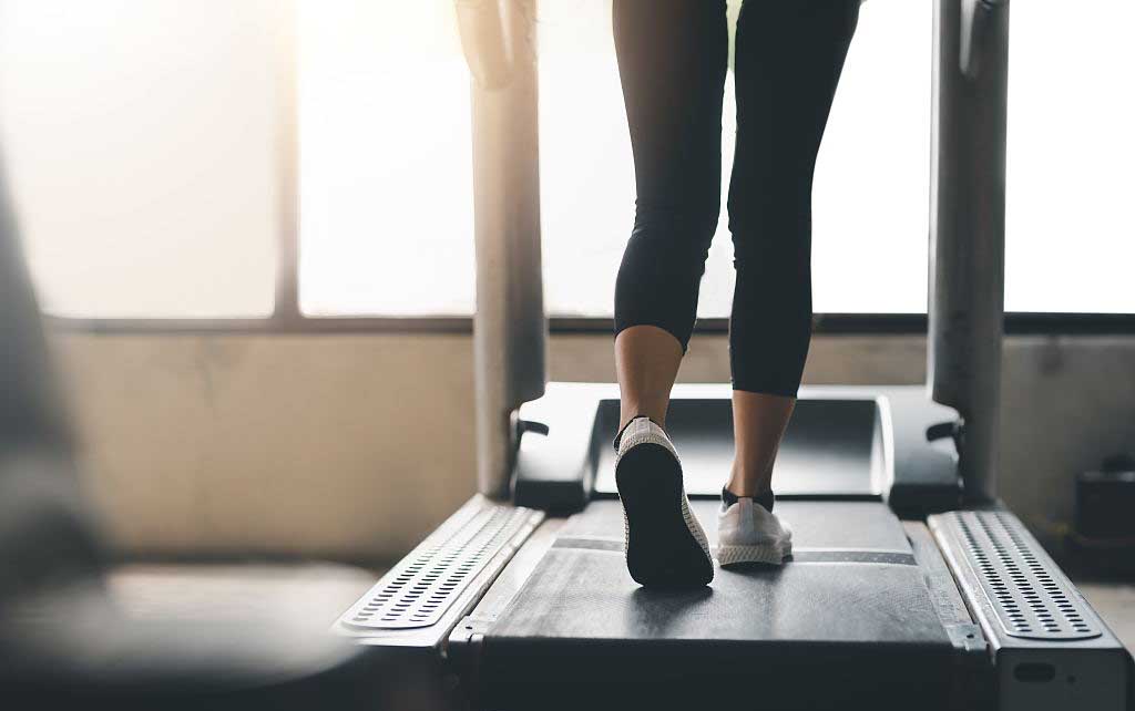 入门小型跑步机推荐,家用跑步机应该买什么样的尺寸