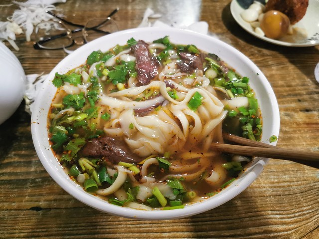 人收入低，在任何地方都是举步维艰