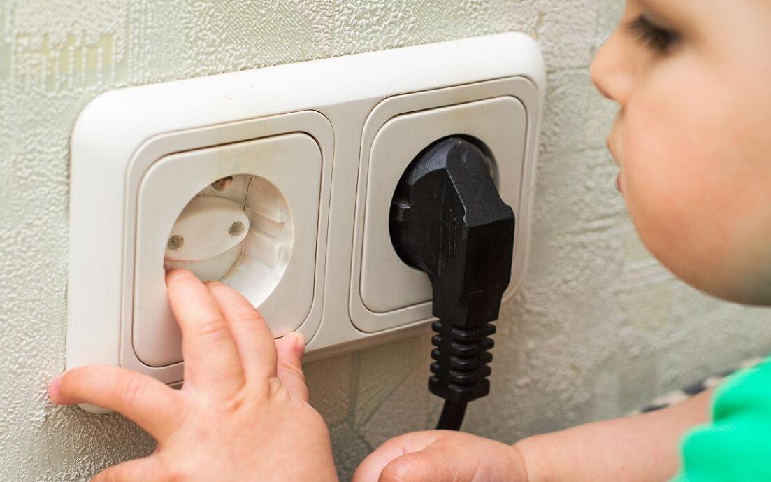 宝宝误吃502胶水的危害,怎样判断宝宝是否吃了502胶水