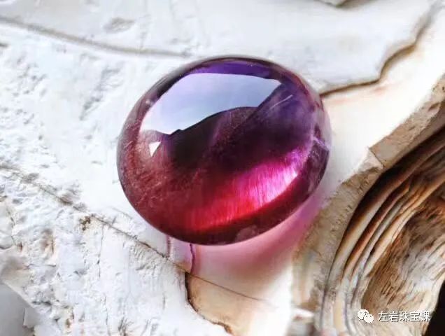 左岩的最新图片,真正的超七水晶是什么样