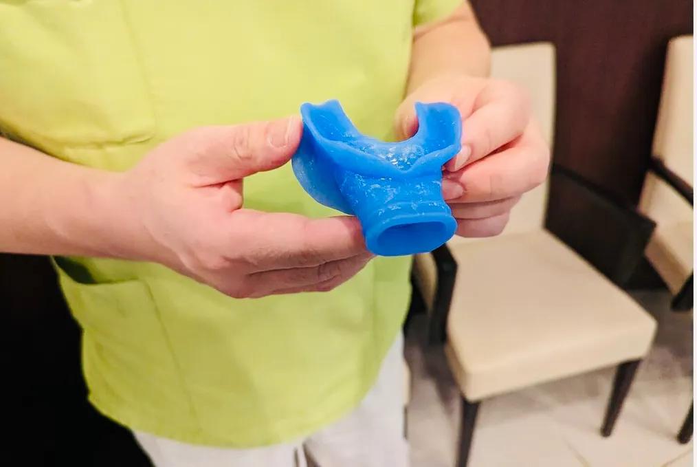 假牙掉了怎么办搞笑版,假牙掉河里怎样捞上来