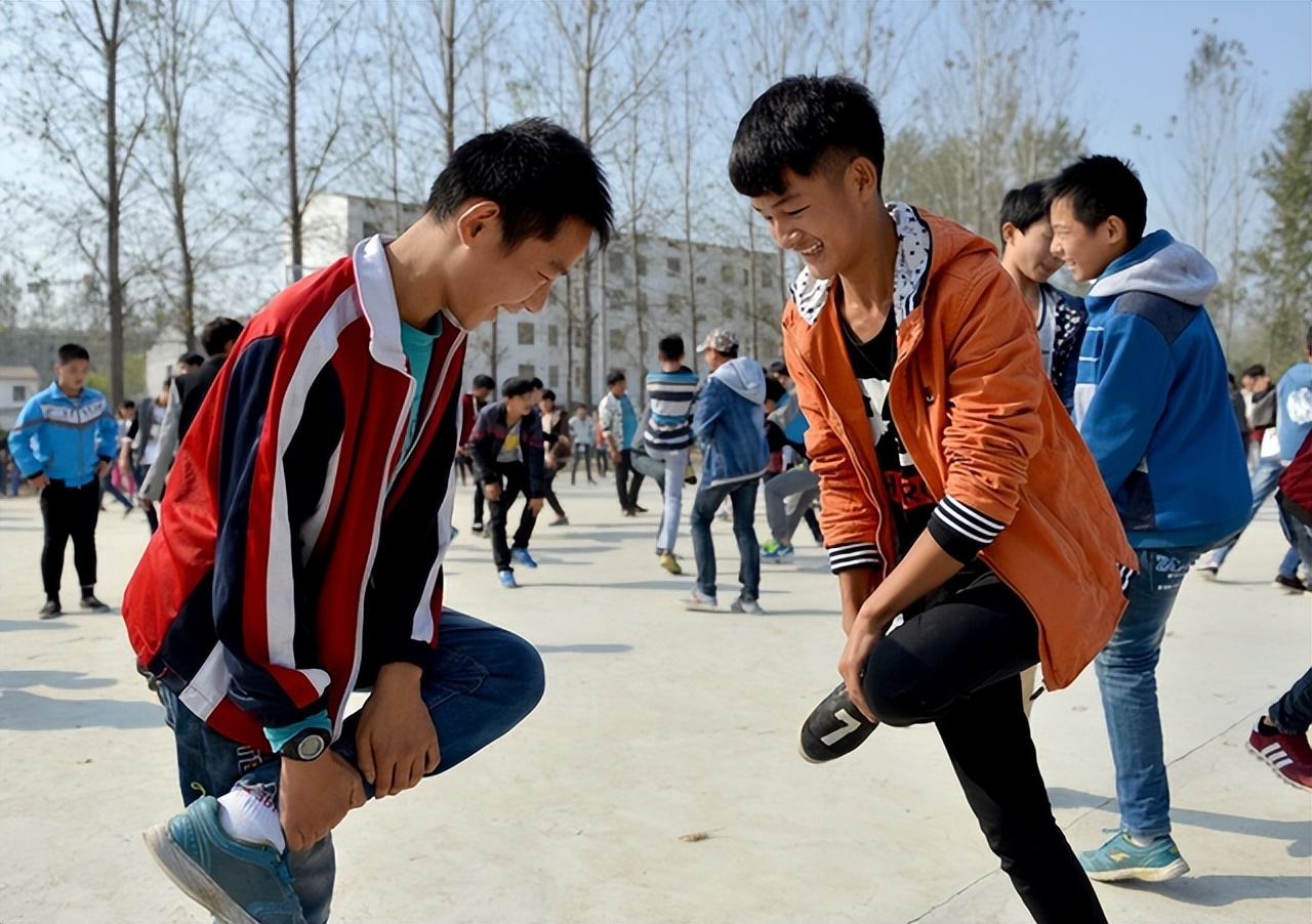 高中生花6.5万断骨增高,1米58男子花1500万增高