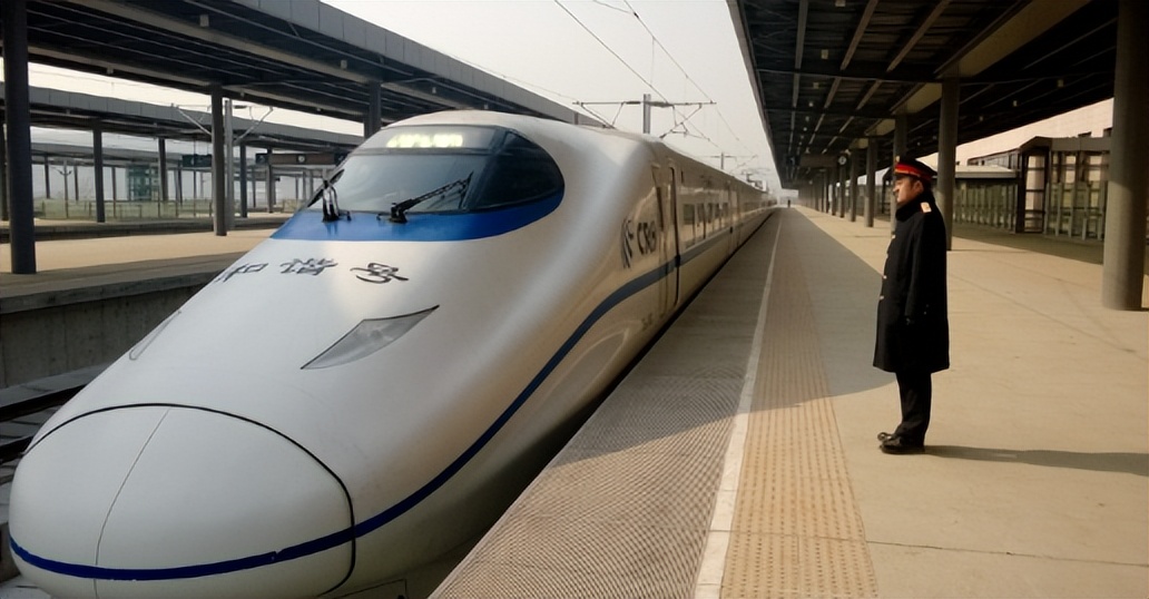 外国人体验中国高铁后，愤怒提出3大“缺点”，国人却非常赞同？