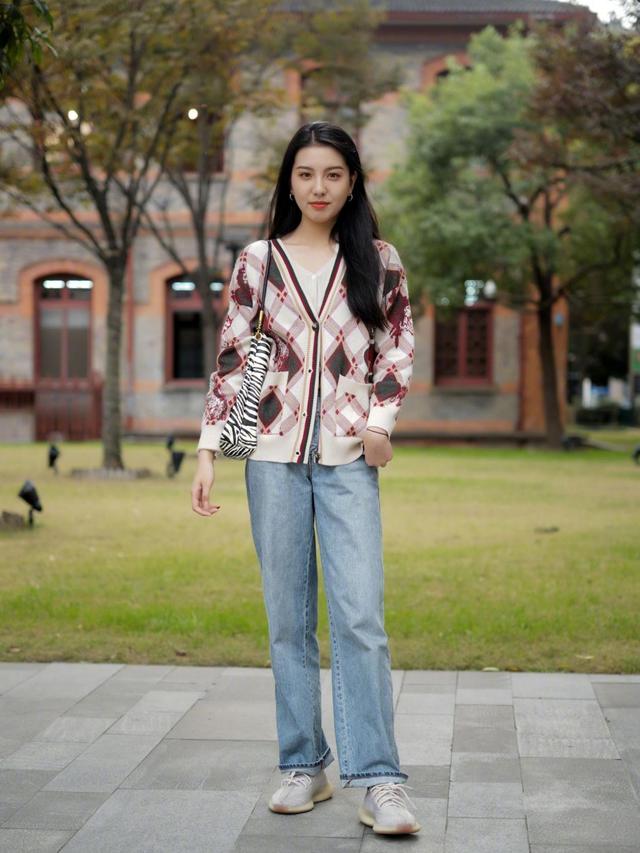 穿来穿去还是板鞋舒服,穿来穿去还是黑裤子最百搭