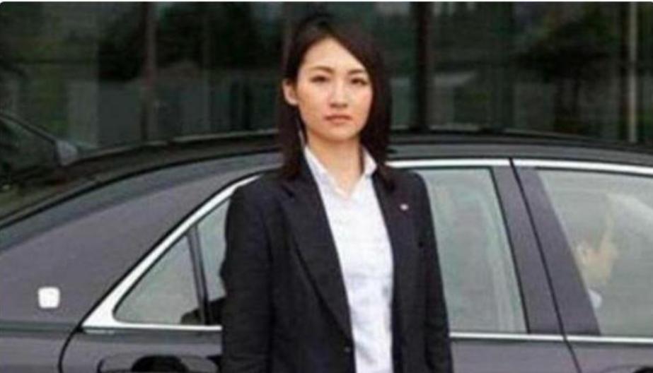 日本安倍晋三身边女保镖,安倍晋三女保镖最新消息