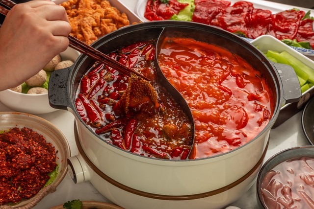 重庆新市井气火锅店,重庆网红唱歌火锅店