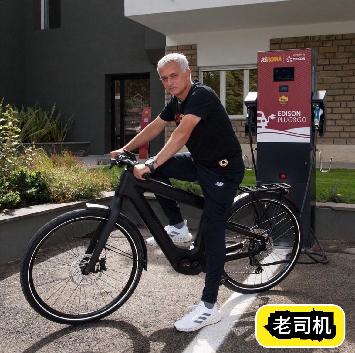 穆里尼奥的女儿被马夏尔发照片，触犯了他的逆鳞，才让桑切斯上位