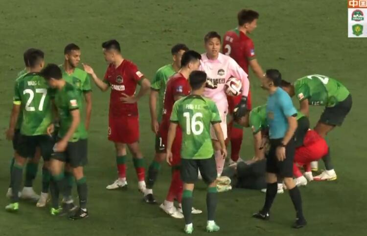 涓浗鐢疯冻琚幇鍦虹悆杩烽獋鐢熸皵,涓浗鐢疯冻闃熷憳琚浼楅獋