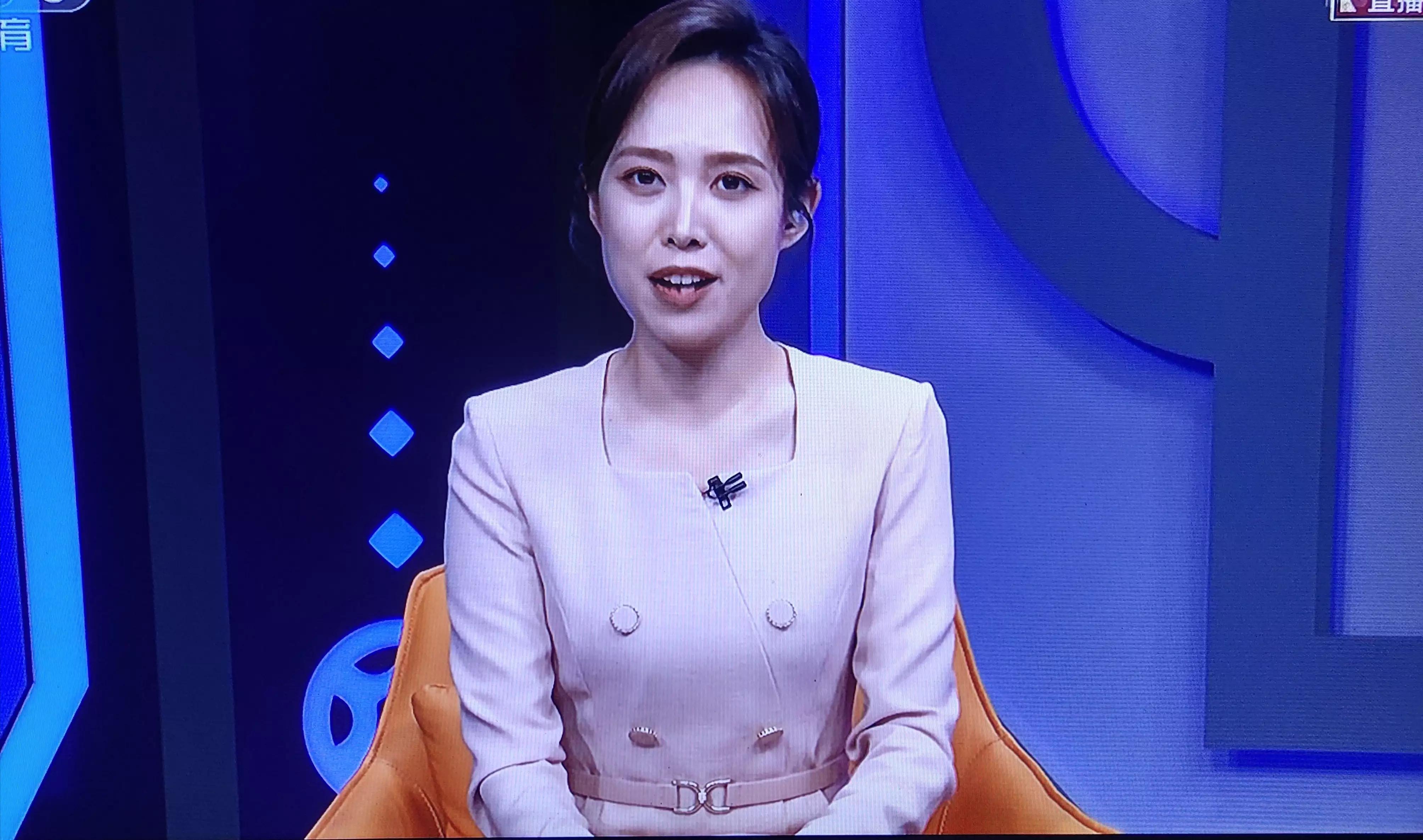 英格兰英雄凯恩射飞点球，法国佬趁机抢四，欲乘非洲骏马去争冠