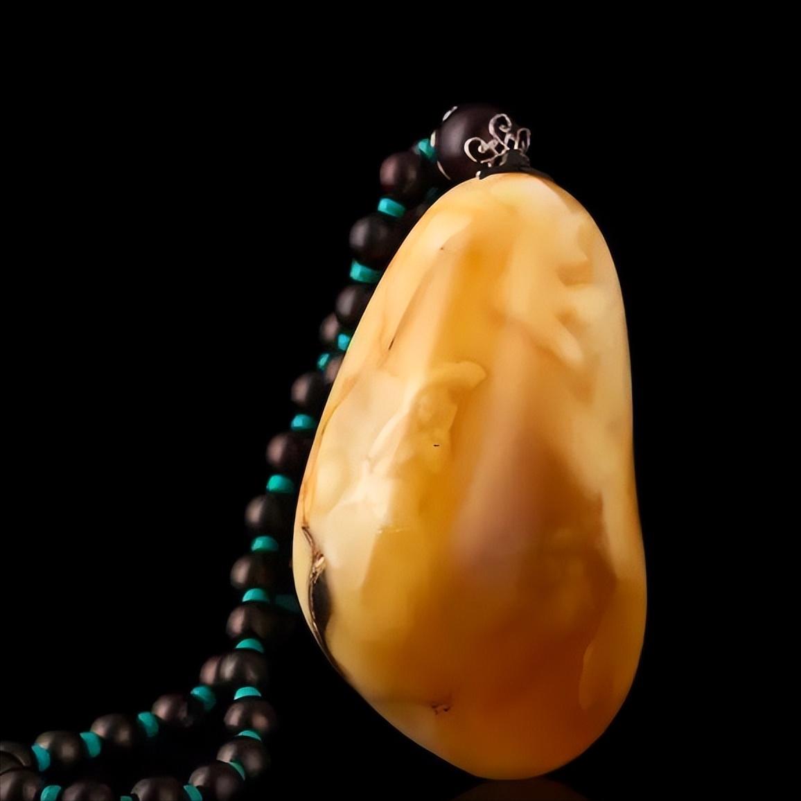 琥珀里有黑点是瑕疵吗,琥珀的瑕疵可以盘掉吗