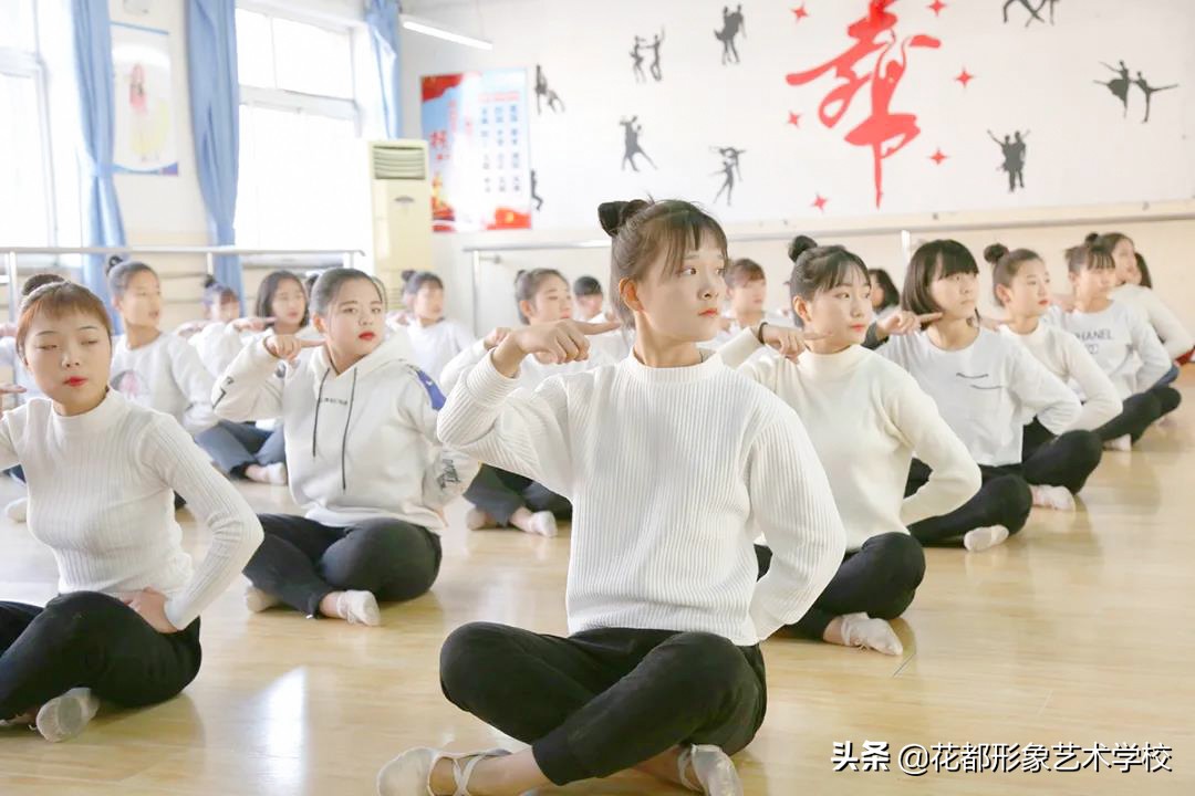 初中女生最吃香的十大技校专业,大专女生最吃香的十大专科专业