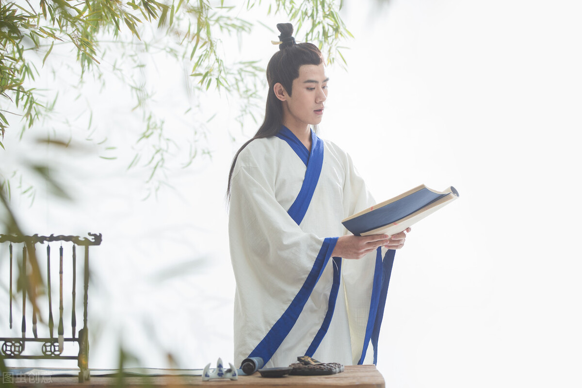 穷秀才阴差阳错,穷秀才遇见官差打美女