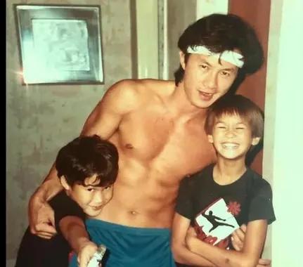 粤语歌坛开山鼻祖,粤语鼻祖许冠杰粤语金曲八首联唱