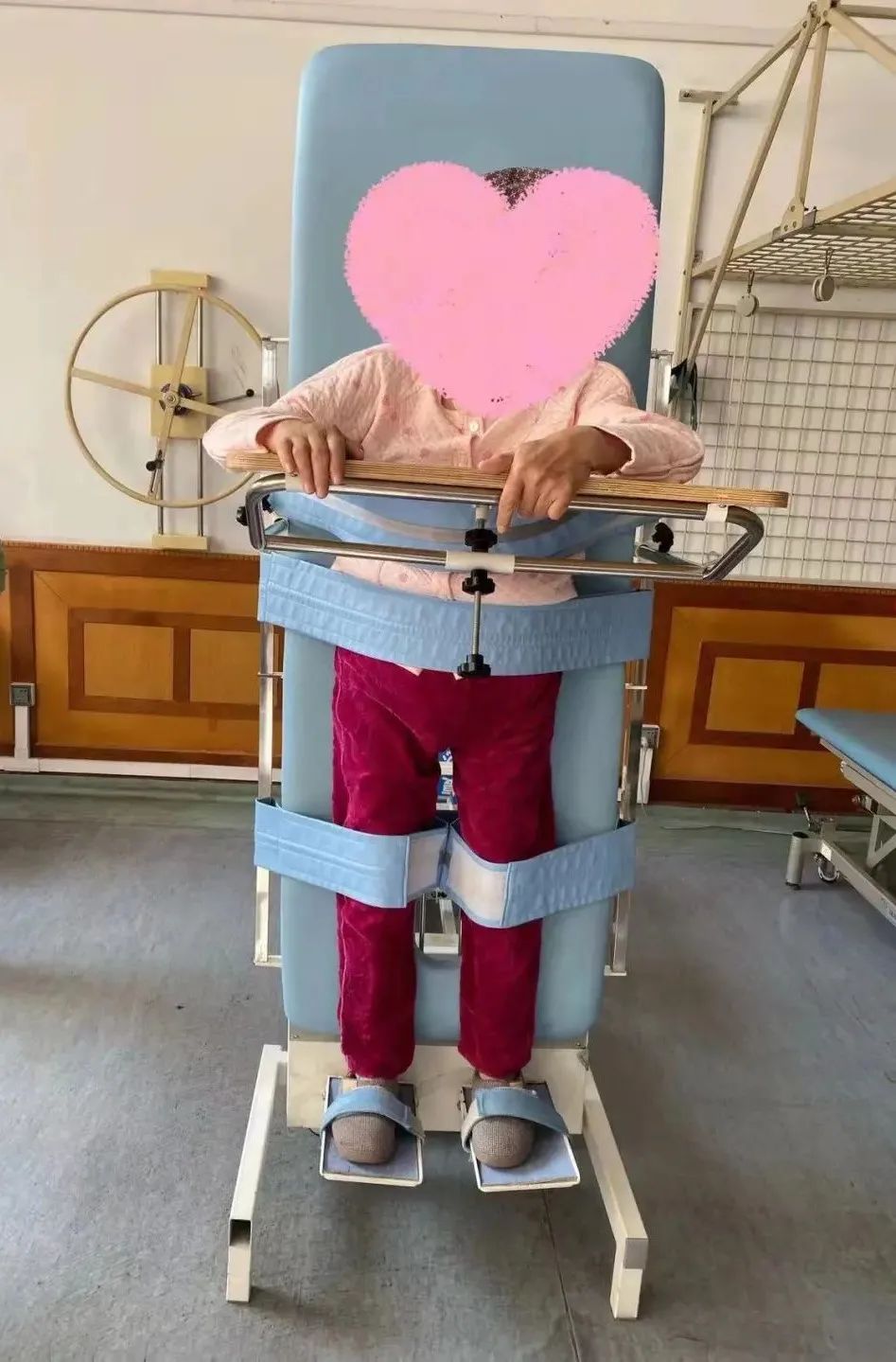 脑梗后遗症站立不稳一迈步就迷糊,脑梗患者突然头晕站立不稳怎么办