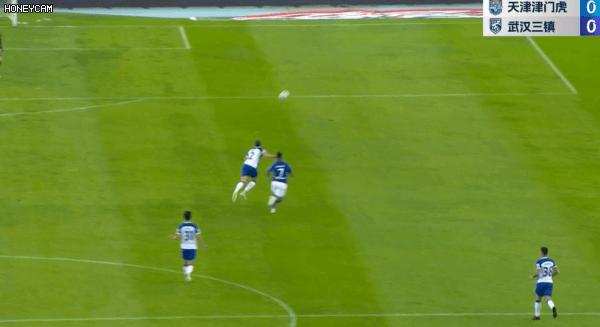 中超天津津门虎队对阵武汉三镇队,中国足球职业联赛在路上