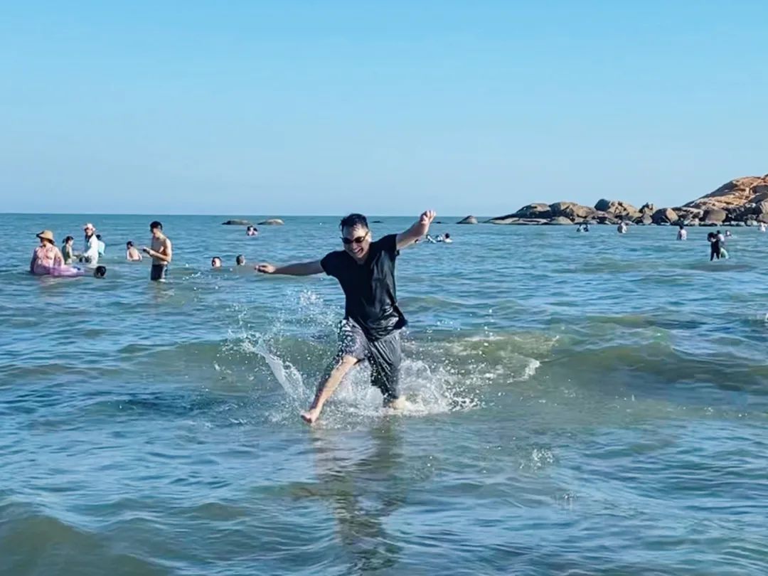 7月份人来人往街道,7月北京人山人海