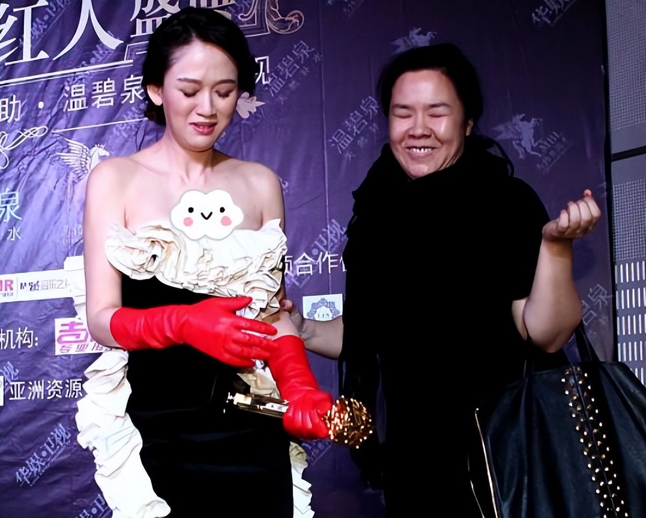 明星红毯假摔事件,明星红毯假摔倒抢镜