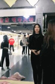 兄弟抢红包是挺快的，就是有点费手机，这屏幕得经常换吧，哈哈哈